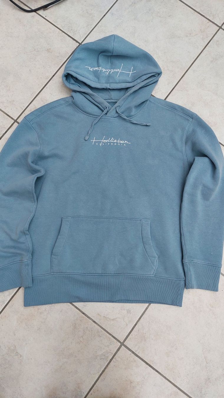 Hollister Pullover & Sweatshirts: Hollister Kapuzenpullover hellblau Grösse S gebraucht – Gebraucht aus Wil SG von Kaktusse 1