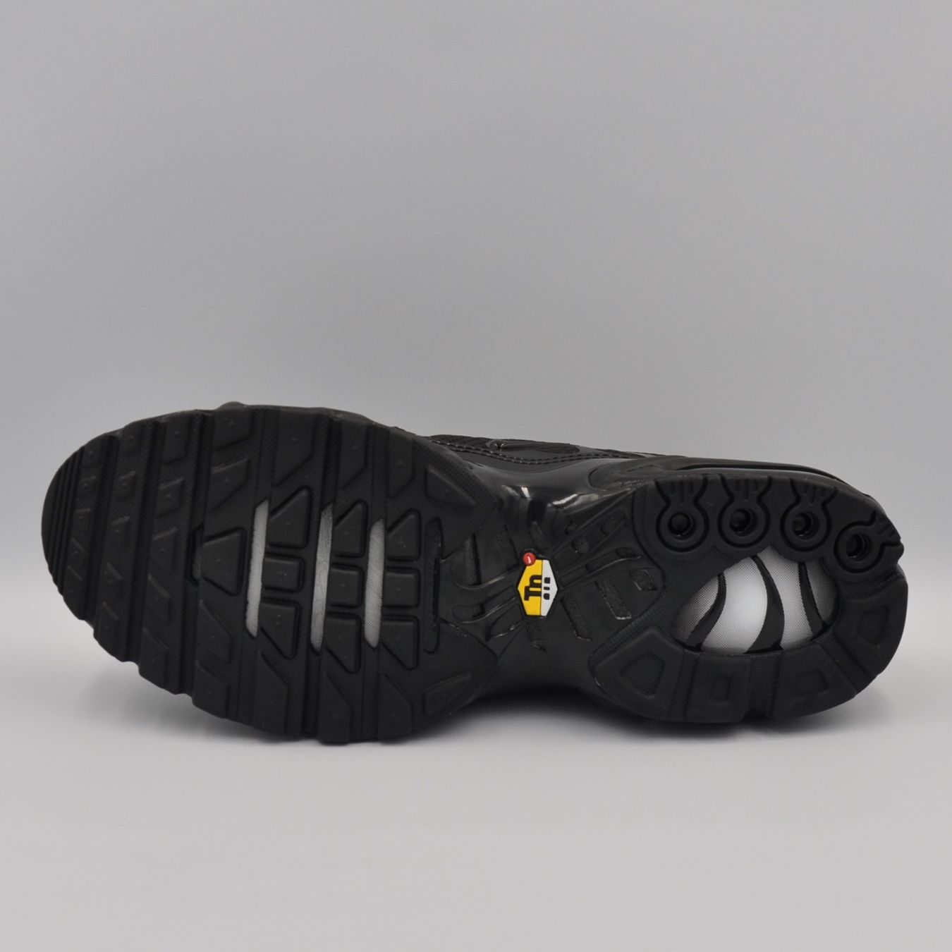 Nike Scarpe da uomo: Nike Air Max Plus TN Black 46 – Nuovo e nell'imballaggio originale da Bern venduto da SneakerheavenLT 4