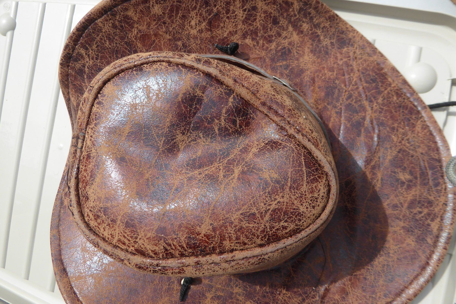 Hüte, Mützen & Caps: Cowboy Hut Lochlänge 21cm – Gebraucht aus Sargans von Benziner 2