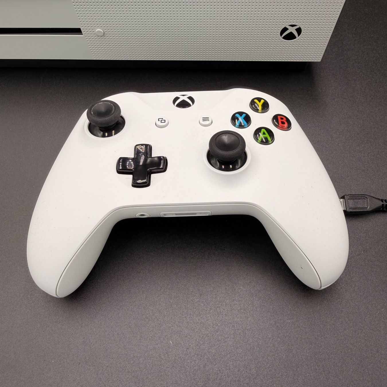 Microsoft Konsolen: Xbox One S Weiss inkl. Controller & Kabel – Gebraucht aus Düdingen von Nerdworld 1