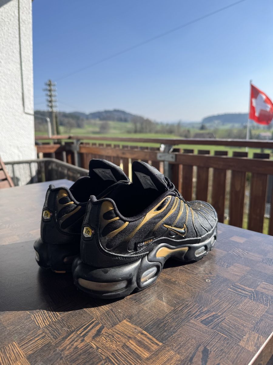 Scarpe da uomo: Nike Tn's Gold/Black – Usato da Madiswil venduto da Dom.luth 1