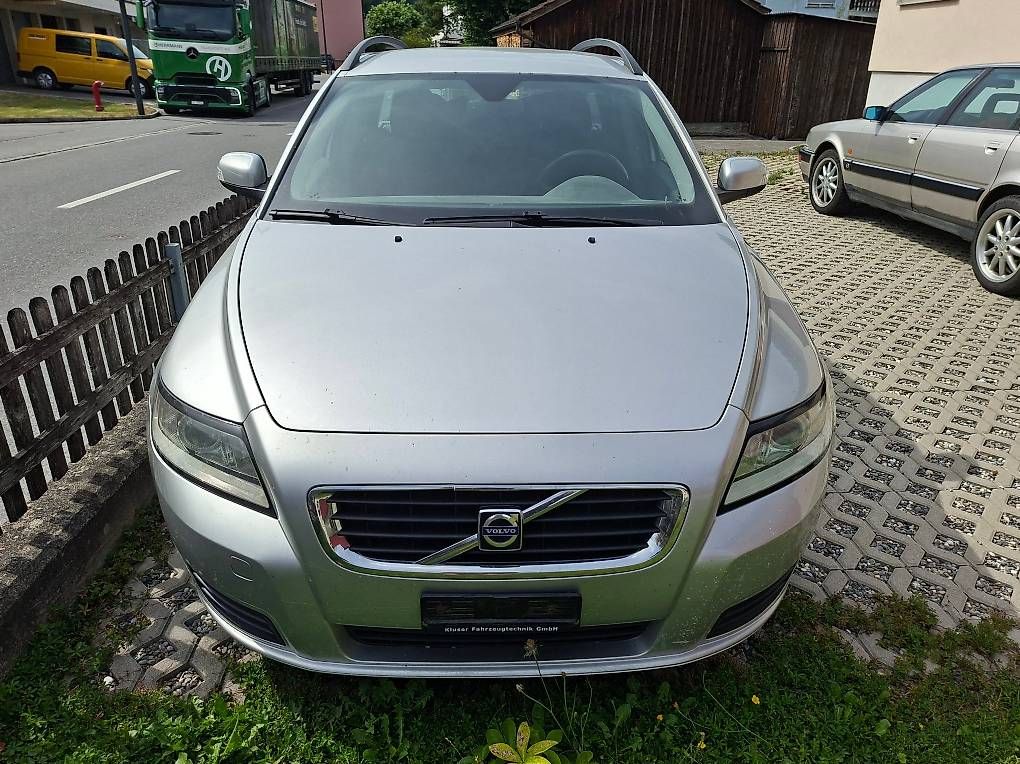 Volvo Automobili: Volvo v50 d5 für ersatzteile oder bastler – Usato da Oberriet SG venduto da Ekl1