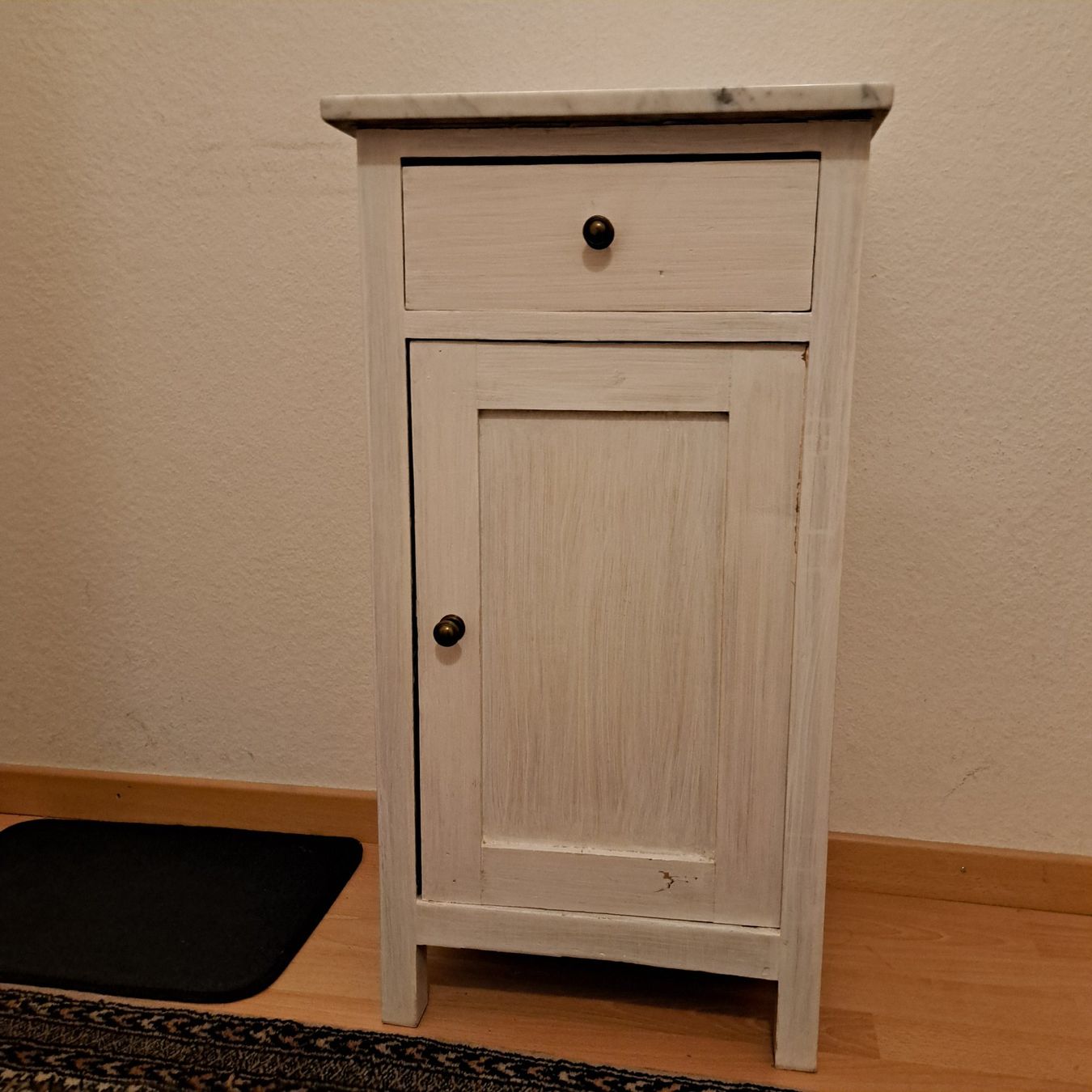 Nachttische: Antikes Nachttischchen/ shabby chic – Gebraucht aus Grüningen von Tappio