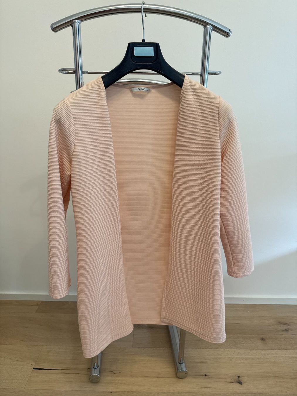 Only Jacken: Rosa gerippter Cardigan Gr. M – Neu (gemäss Beschreibung) aus Fällanden von ala_k7vk