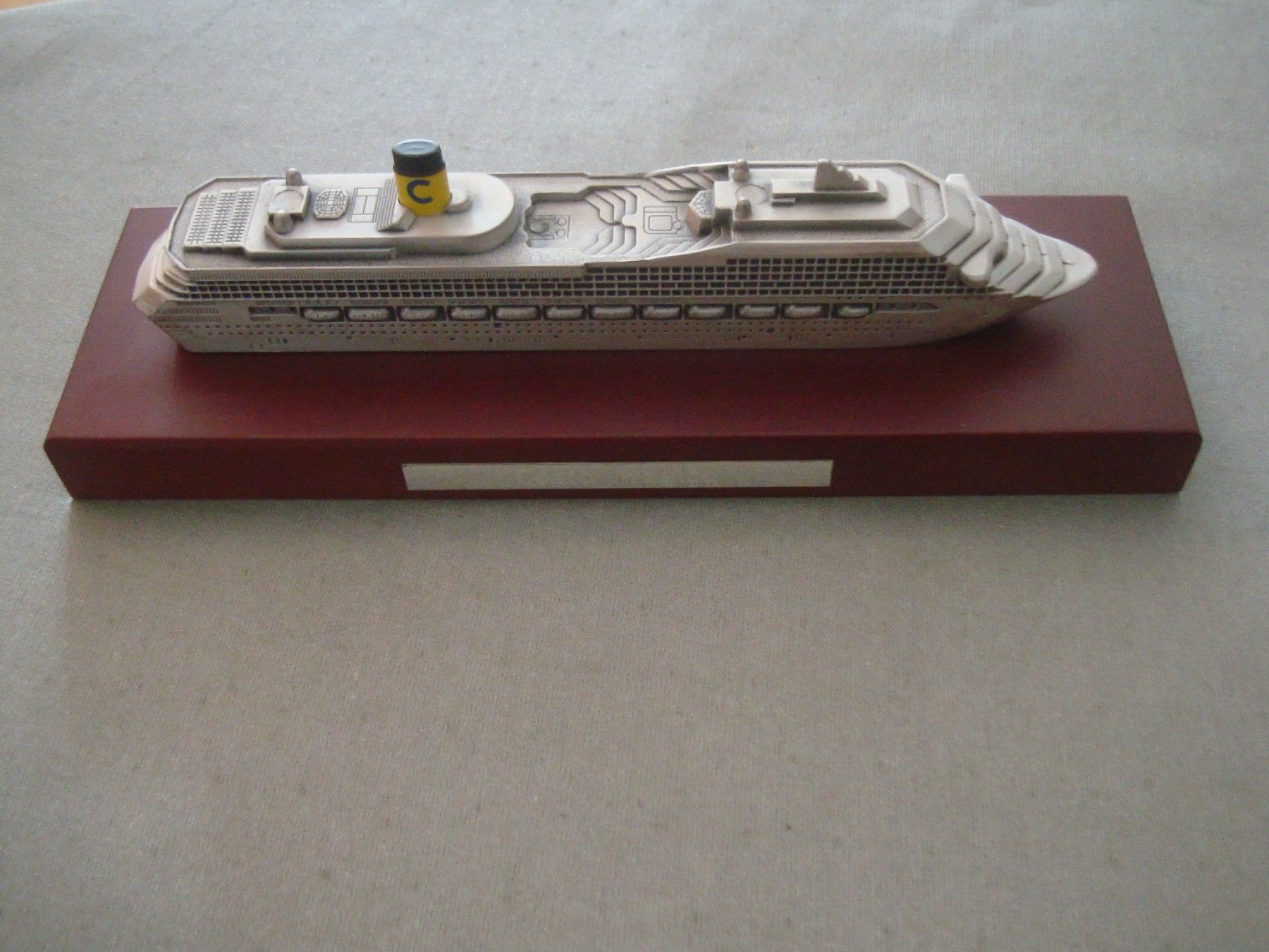 Modellbausätze & Standmodelle: 2 Standmodell - Costa Mediterranea / Costa Magica - Metall – Gebraucht aus Neuenegg von flohcante 1