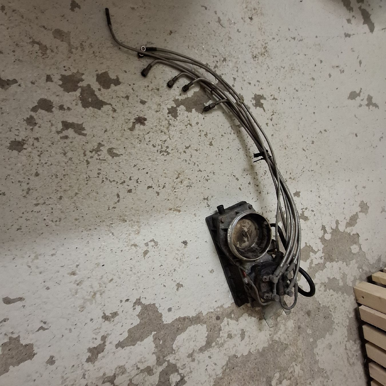 Tutti pezzi di ricambio auto: VW Scirocco 2/ Golf 1 Mengenteiler K-Jetronic Bosch Set – Usato da Schlieren venduto da 93min 1