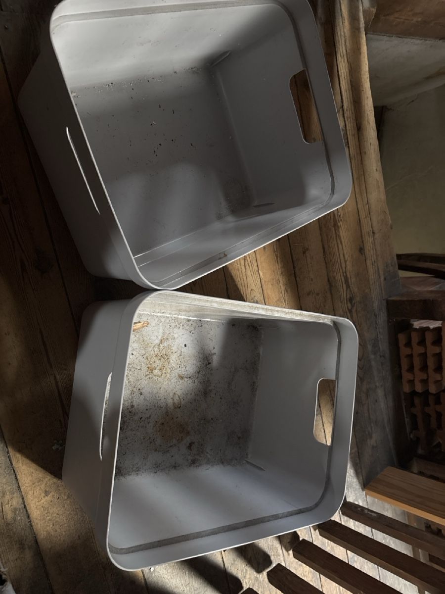 Contenitori & Simili: 2 Sunware Aufbewahrungsboxen 32L hellgrau gebraucht – Usato da Zürich venduto da car_9sdb 1