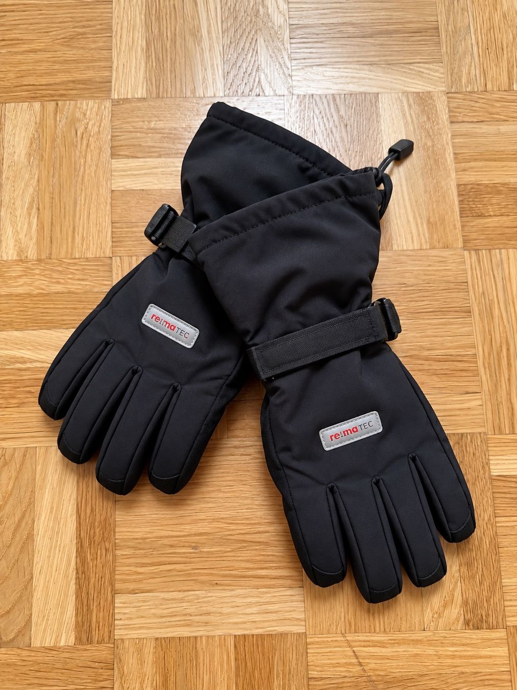 Reima Guanti & manicotti: Reima Tec winter gloves black size 4 – Usato da Pfäffikon SZ venduto da Cn_w9lc