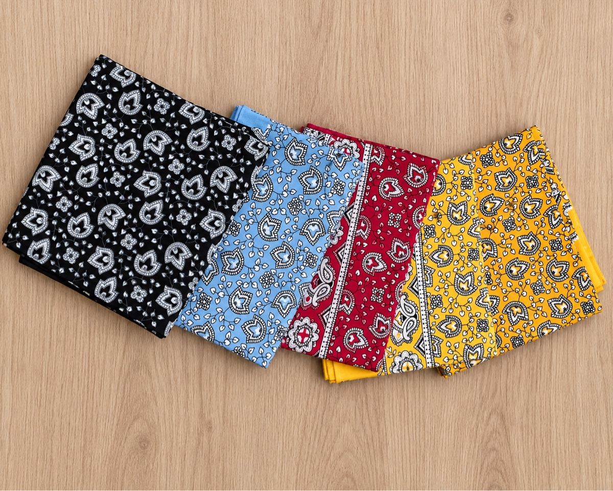 Foulard & Sciarpe: 5 Glarner Tüechli/Bandana – Usato da Oberwil (Dägerlen) venduto da Kurkuma
