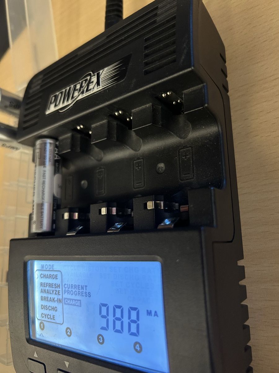 Caricabatterie: Professional Charger-Analyzer – Usato da Aarau venduto da Melia077 8
