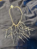 Halskette mit Design-Elementen aus Glas