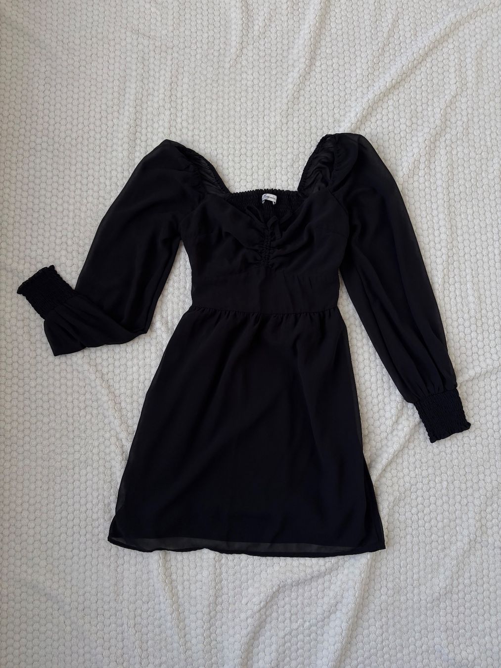 Hollister Robes: robe noire courte Hollister – D'occasion à Sorens par ma.stlz