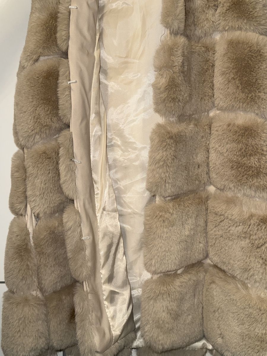 Gilets: KUNSTFELLWESTE MIT PATCHWORK – Neuf (Voir description) à Schlieren par kle_dis 2