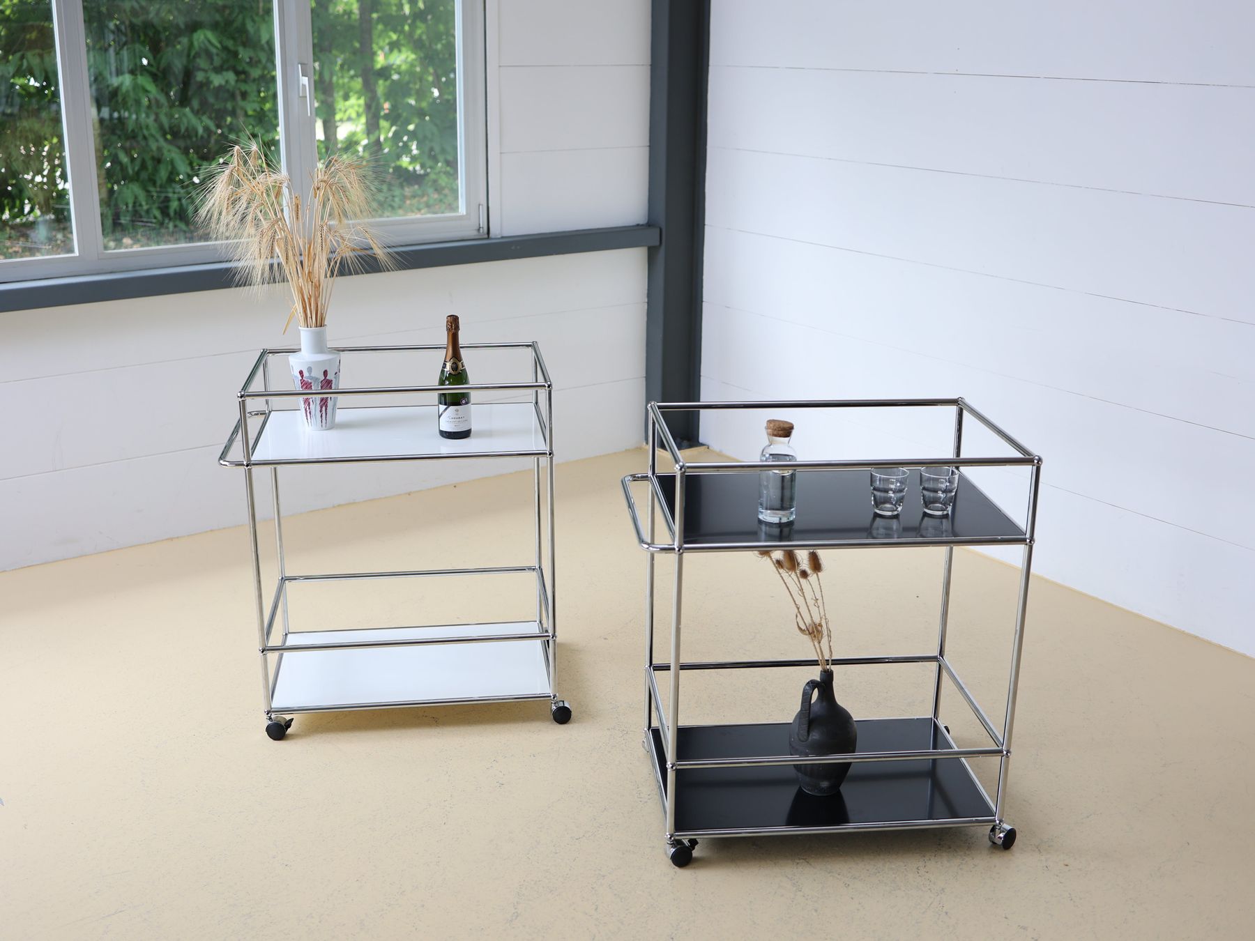 USM Carrelli di servizio: USM Haller Servierboy | Schwarz oder Weiss | Neuwertig – Usato da Meinisberg venduto da atelier_TILIJA 5