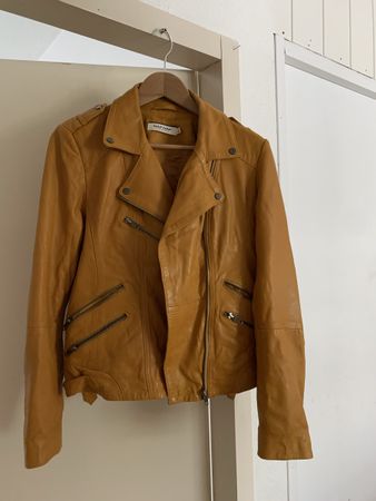 Veste en cuir NAF NAF Taille 42, idéale pour l'automne!