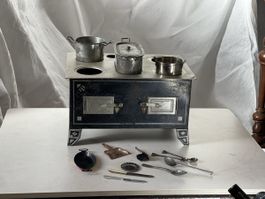 Antiker Spielzeugherd mit Zubehör, ca. 1920er Jahre!
