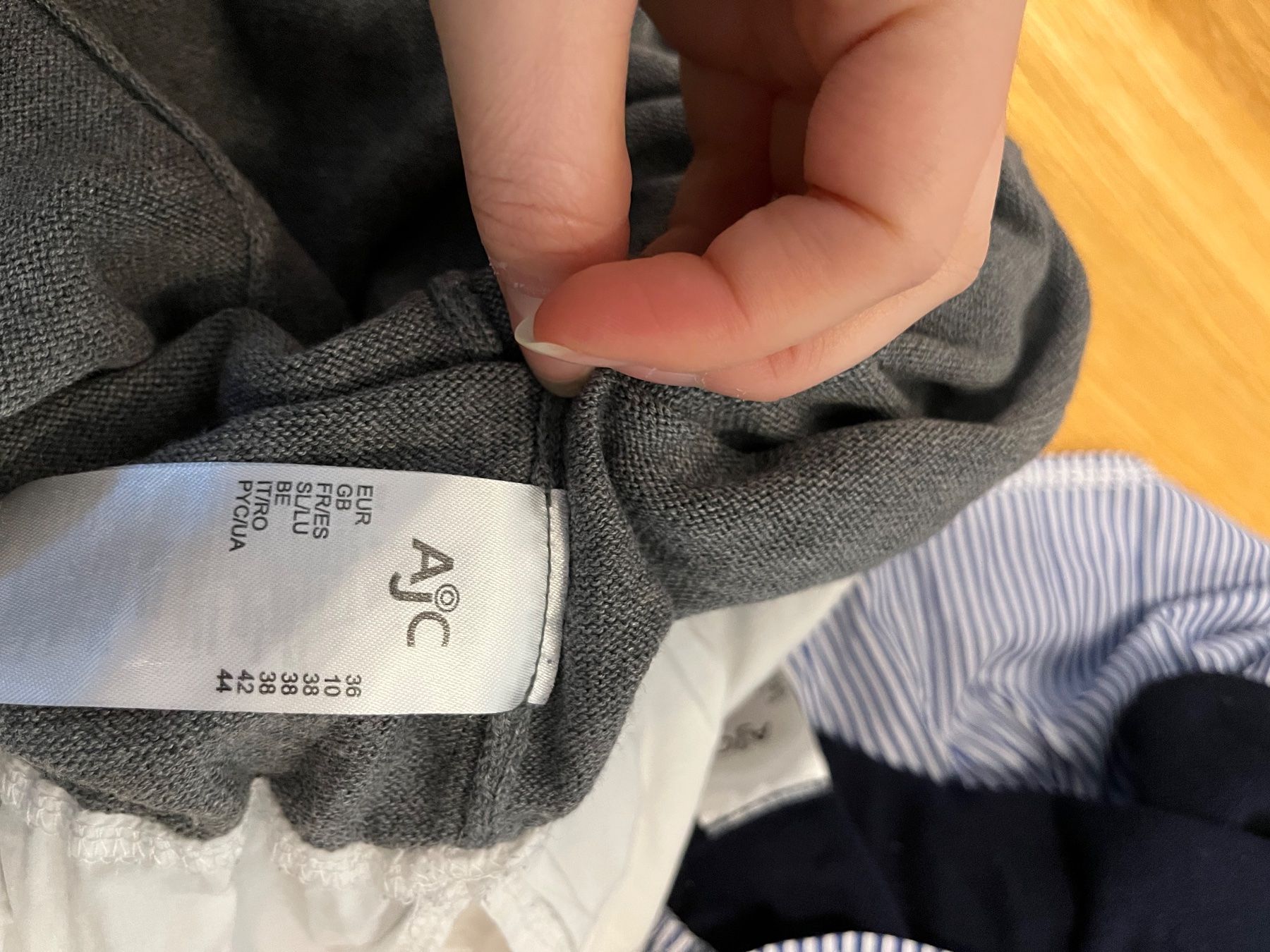 Maglioni & Felpe: Sweatshirt grau mit integrierter Bluse,  Gr.S – Usato da Arlesheim venduto da Eli_77 5