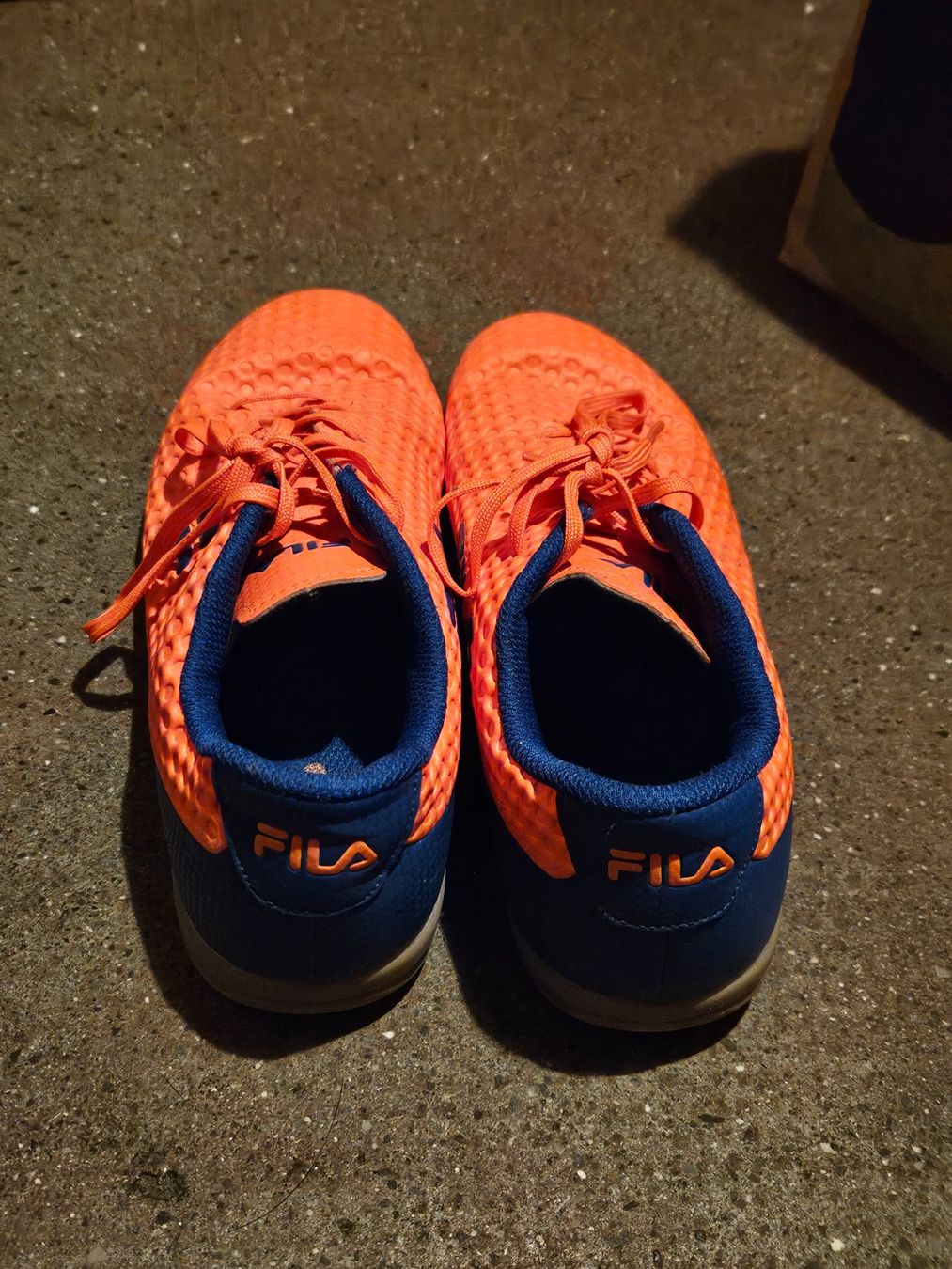 Fila Scarpe da uomo: Chaussures foot orange – Usato da Ferpicloz venduto da Olivier_Jut 1
