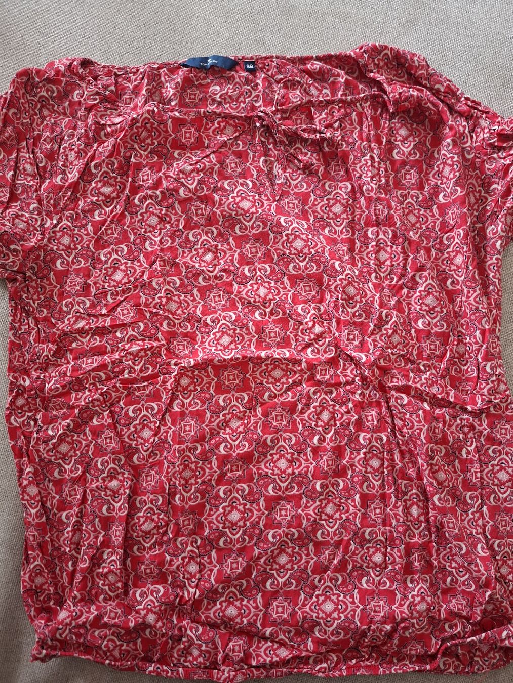 Tom Tailor Blusen: Bluse Tom Tailor rot Grösse 38 – Gebraucht aus Triesenberg von Anastasia26