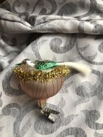 Grüner Vogel im Nest Christbaumschmuck