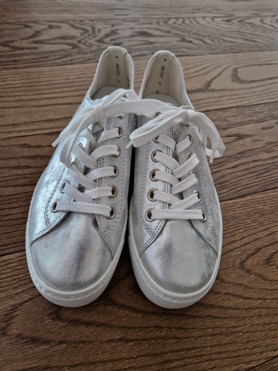 Paul Green Damenschuhe: Paul Green Sneaker Silber Grösse 37 – Gebraucht aus Wohlen AG von Coco_91