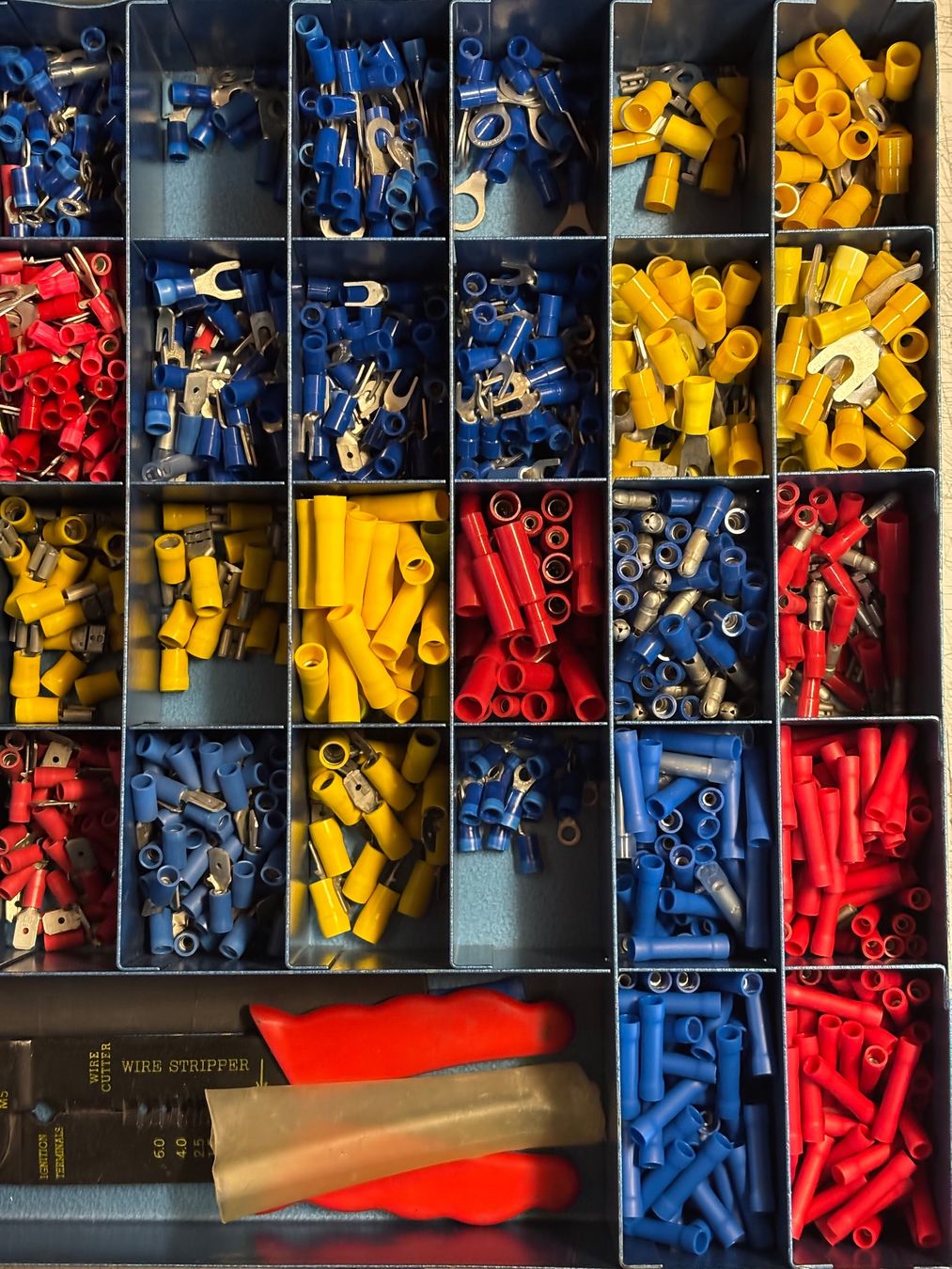 Tutti gli attrezzi: Glomar Kabelschuh Sortiment mit Crimpzange, Aderendhülsen – Usato da Winterthur venduto da ReUse_Baumarkt 3