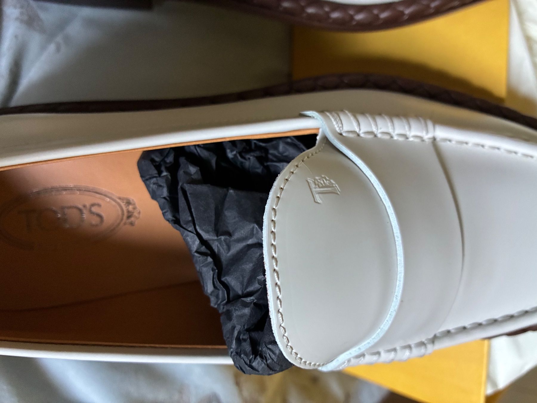 Tod'S Scarpe da donna: TOD'S  Leather Almond-Toe Loafers – Nuovo (secondo la descrizione) da Zürich venduto da DrODrMo 1
