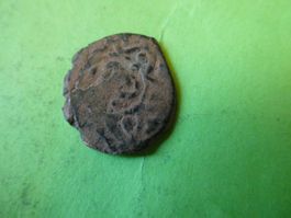 uralte orientalische Bronzemünze      1.50 g
