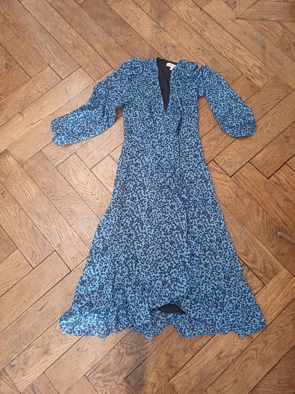 Vestiti: Hübsches Kleid Grösse 38 von Edited – Nuovo (secondo la descrizione) da Schönenwerd venduto da pomodor