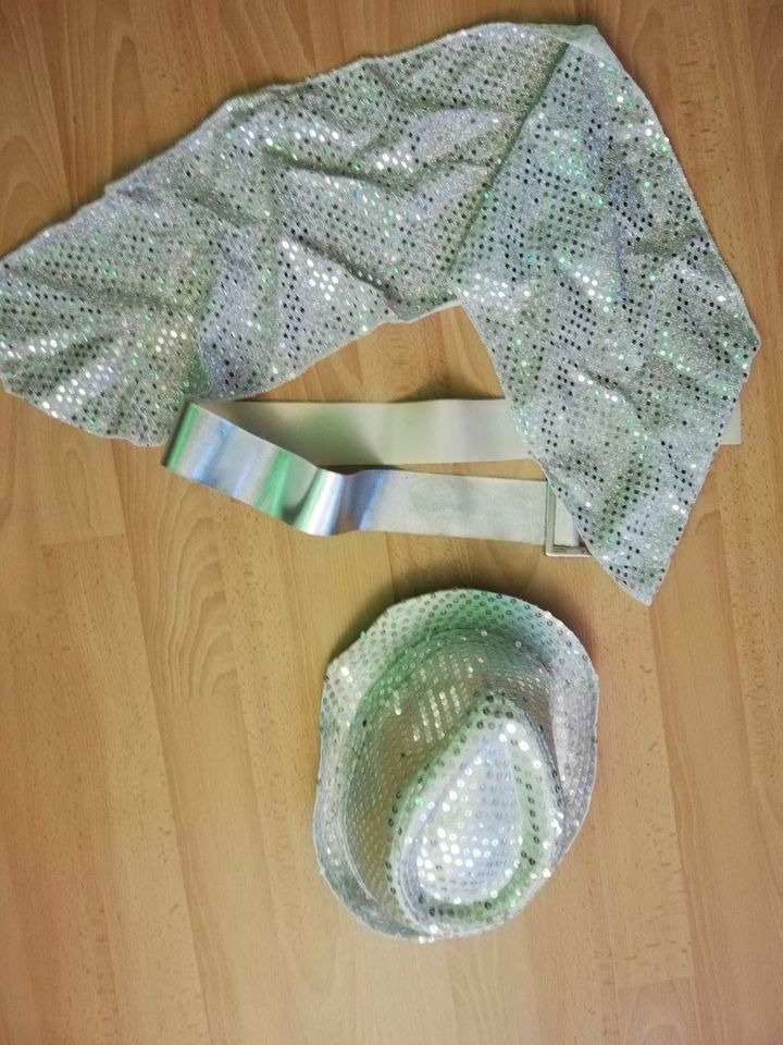 Anzüge: Tenue de carnaval taille 152 – Gebraucht aus Bionnens von Meg011 1