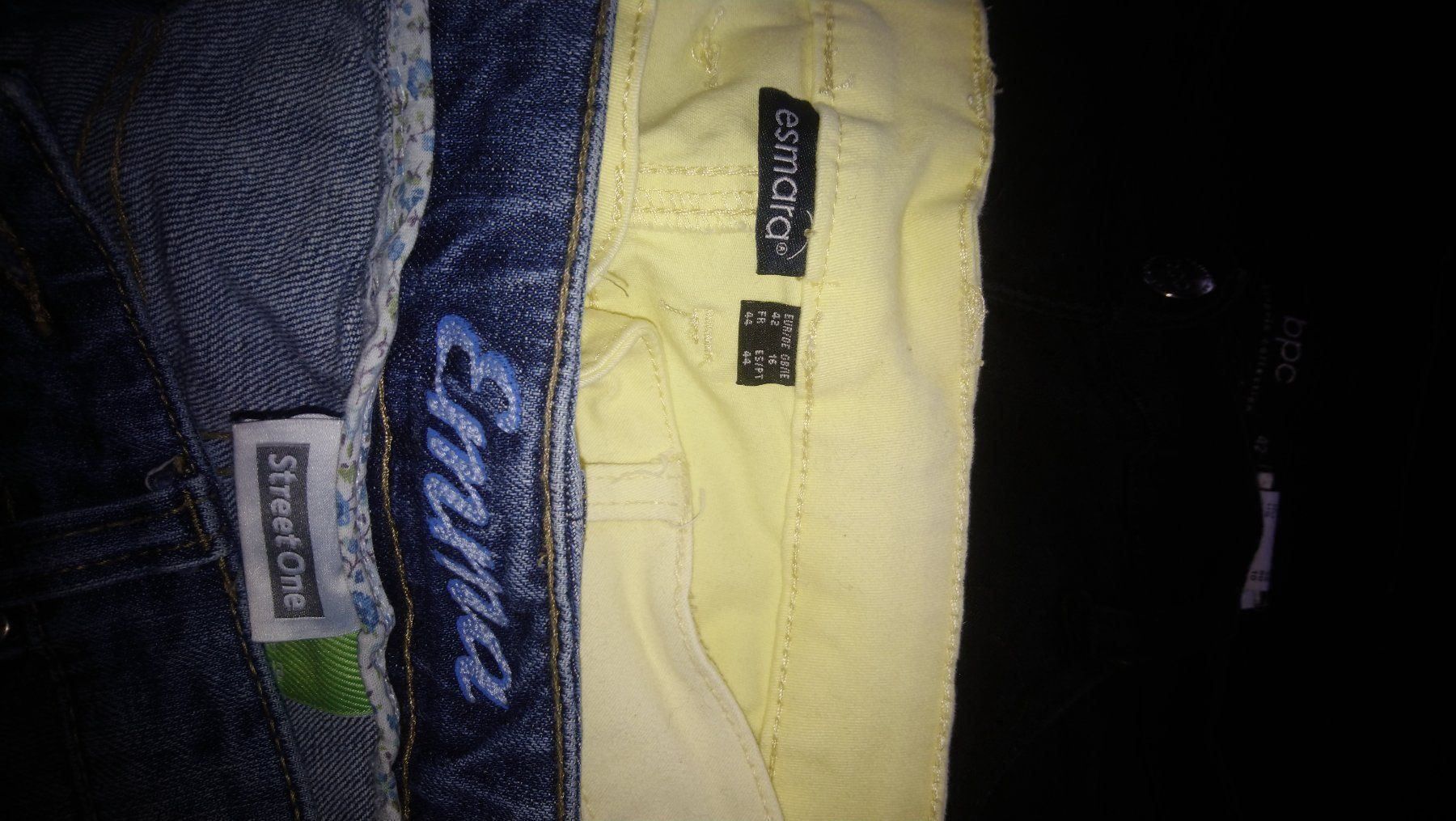 Jeans: 3 paar Hosen gr. 42 – Usato da Grossdietwil venduto da GNOM313 3