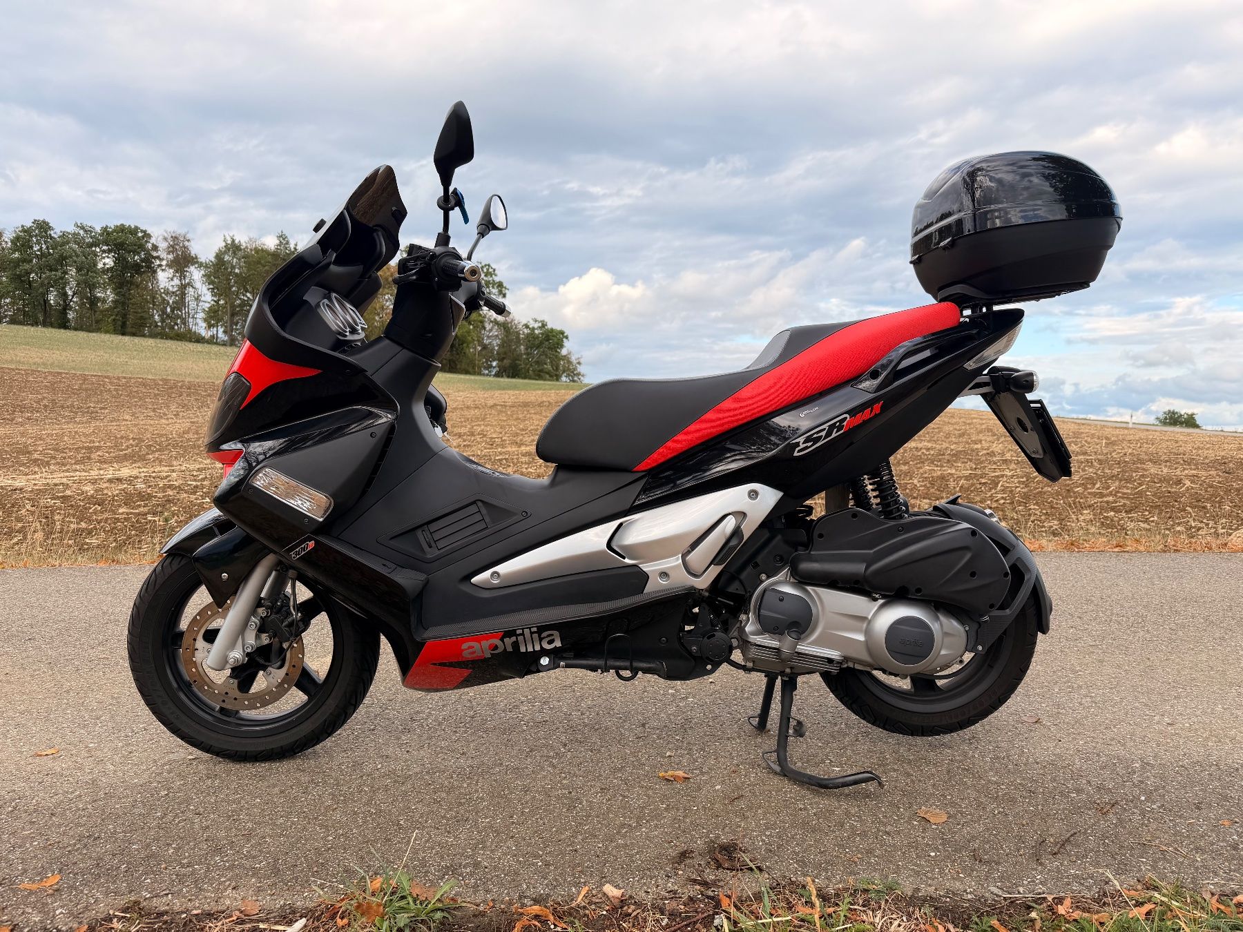 Aprilia Scooters: Aprillia SR Max 300 Top Preis – D'occasion à lampenberg par Shortino
