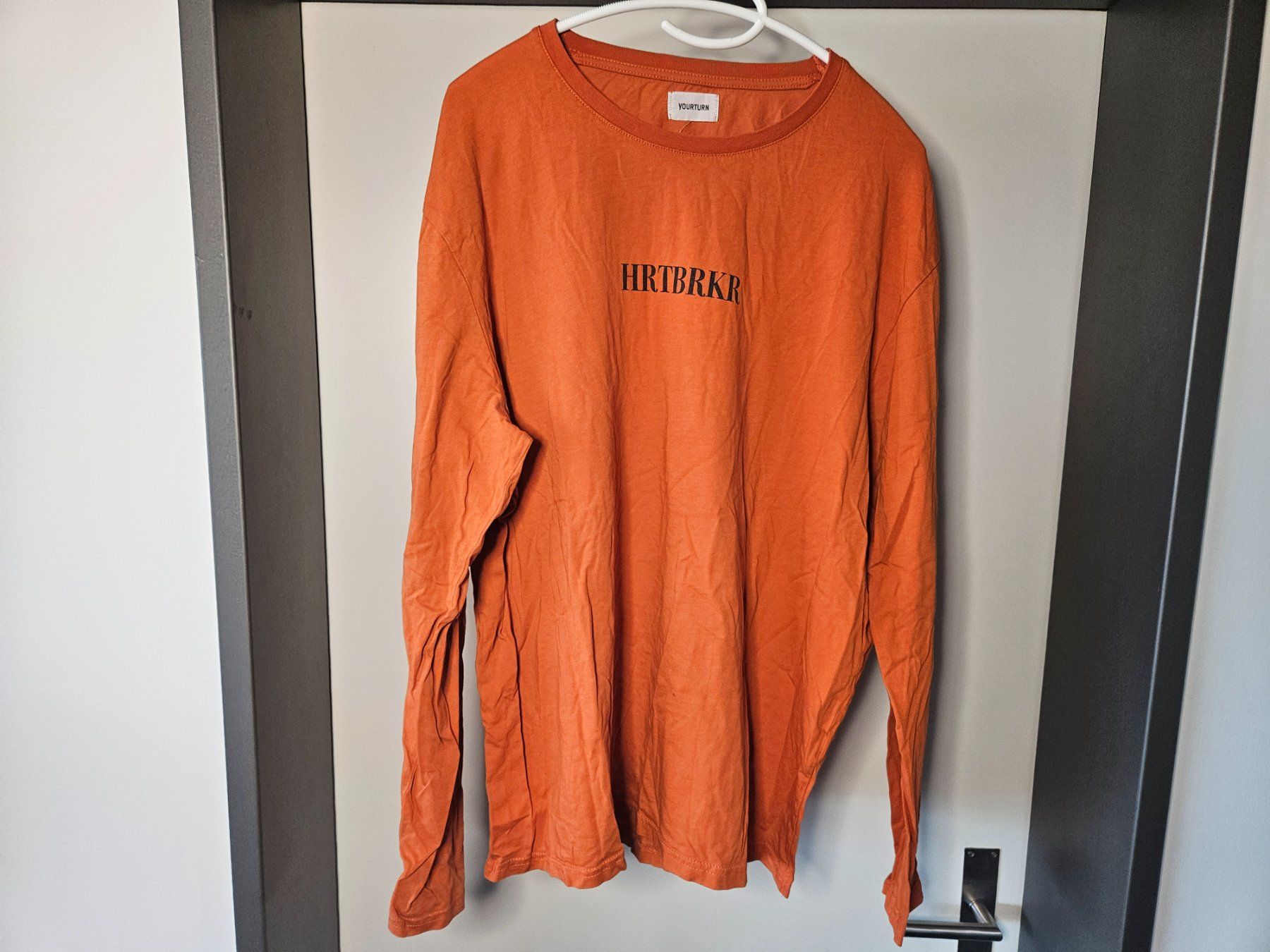 T-Shirts: Herren Langarmshirt Grösse L mit Rosenprint – Gebraucht aus Dübendorf von PrinceTamino