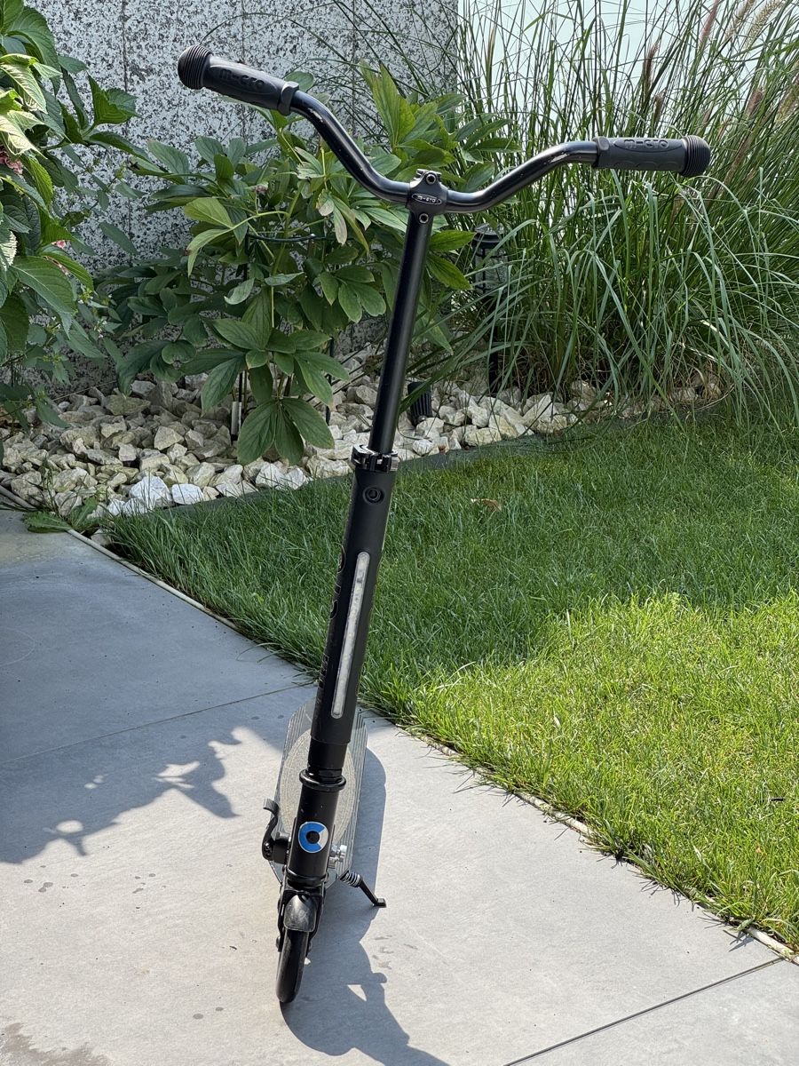 Micro Kickboard: Micro Sprite Deluxe Schwarz Scooter Kinder – Gebraucht aus Buttikon SZ von LEDUPGRADE 1
