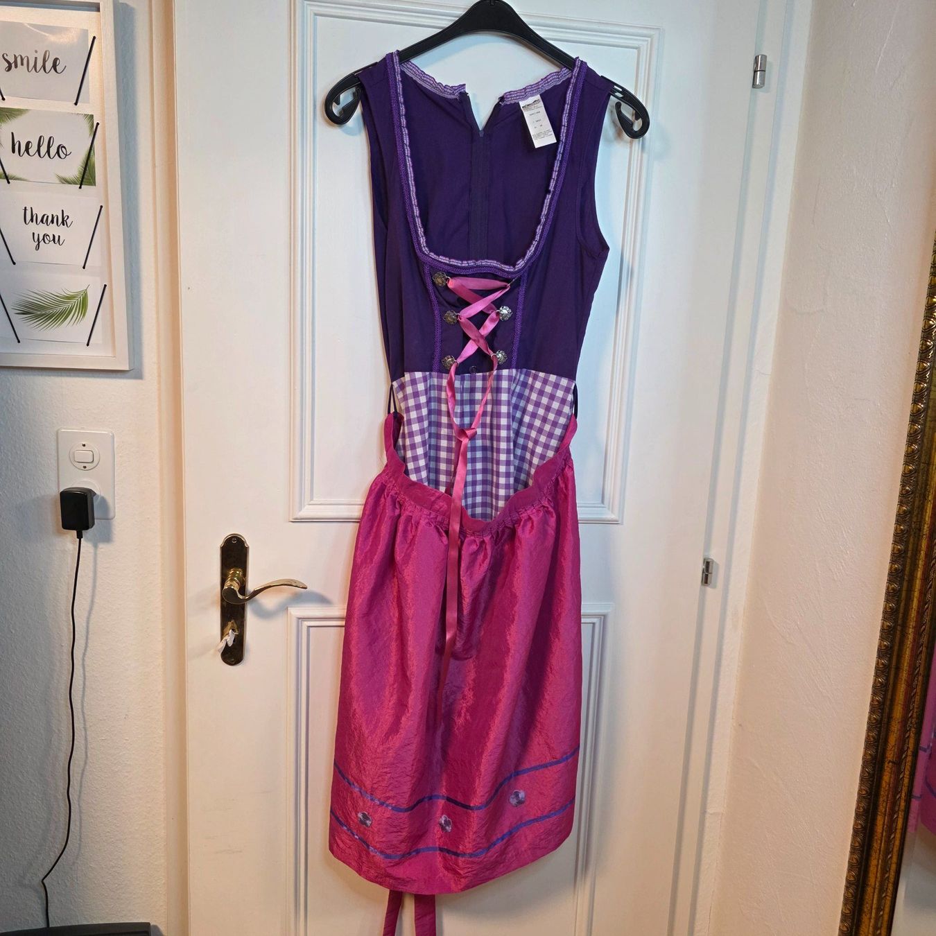 Costumi: Dirndl Gr. 38/40 lila-pink Konfetti Modelle – Usato da Wald ZH venduto da CapLux 5
