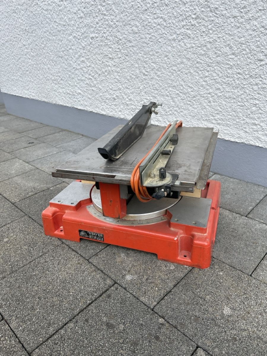 Seghe: Kippfräse oder Kappsäge mit Tischfräse – Difettoso da Langnau i. E. venduto da PSS-212 2