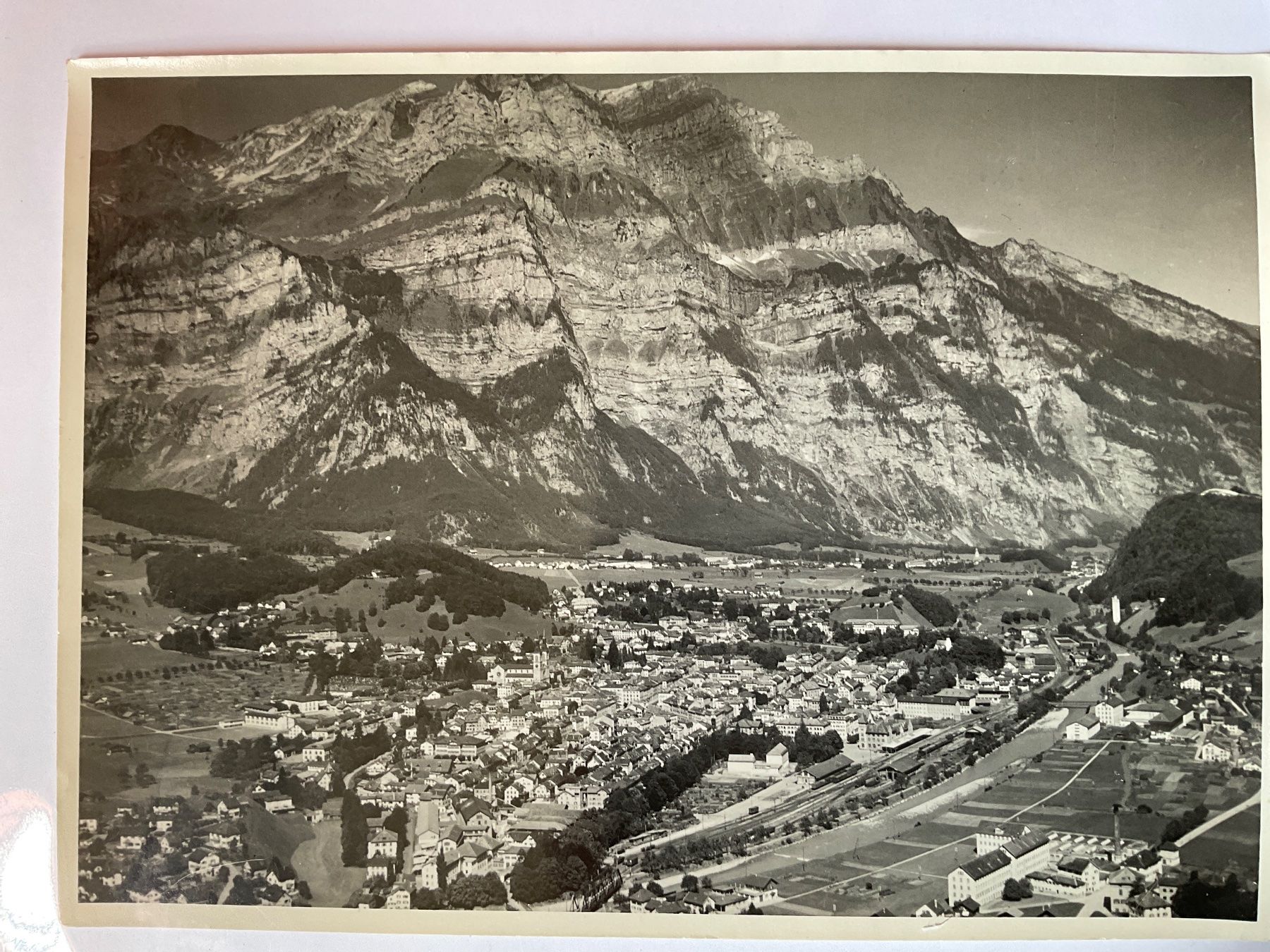 Cartoline postali: Luftaufnahme Glarus, 1948 – Usato da Tecknau venduto da bleilaus