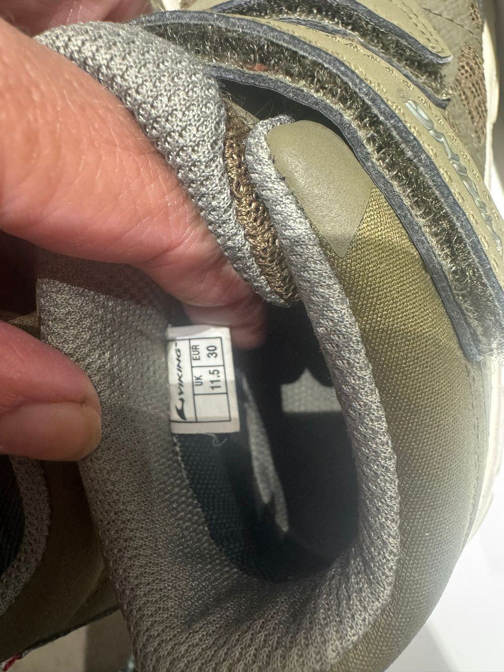 Scarpe per ragazzi: Kinder Sneaker / Schuhe – Grösse 30 – Usato da Aathal-Seegräben venduto da 911rs 6