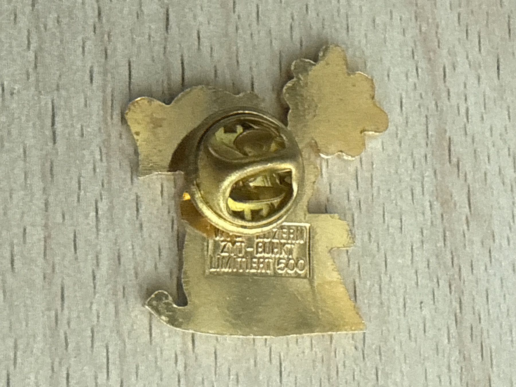 Plaketten & Abzeichen: Pin  Elefant Blume Z – Gebraucht aus Glattbrugg von Schweigmatt 1