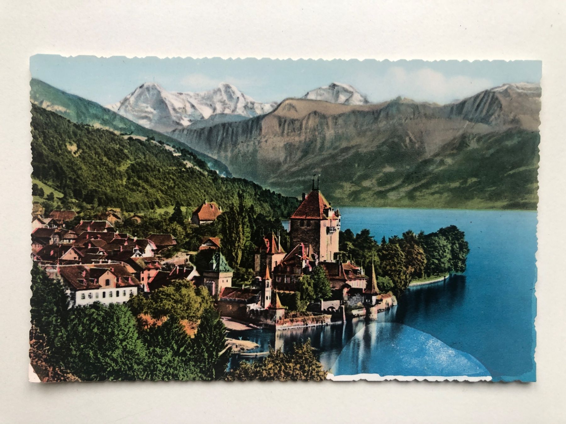 Cartoline postali: Oberhofen mit Eiger, Mönch und Jungfrau – Usato da Neuchâtel venduto da Atahuallpa