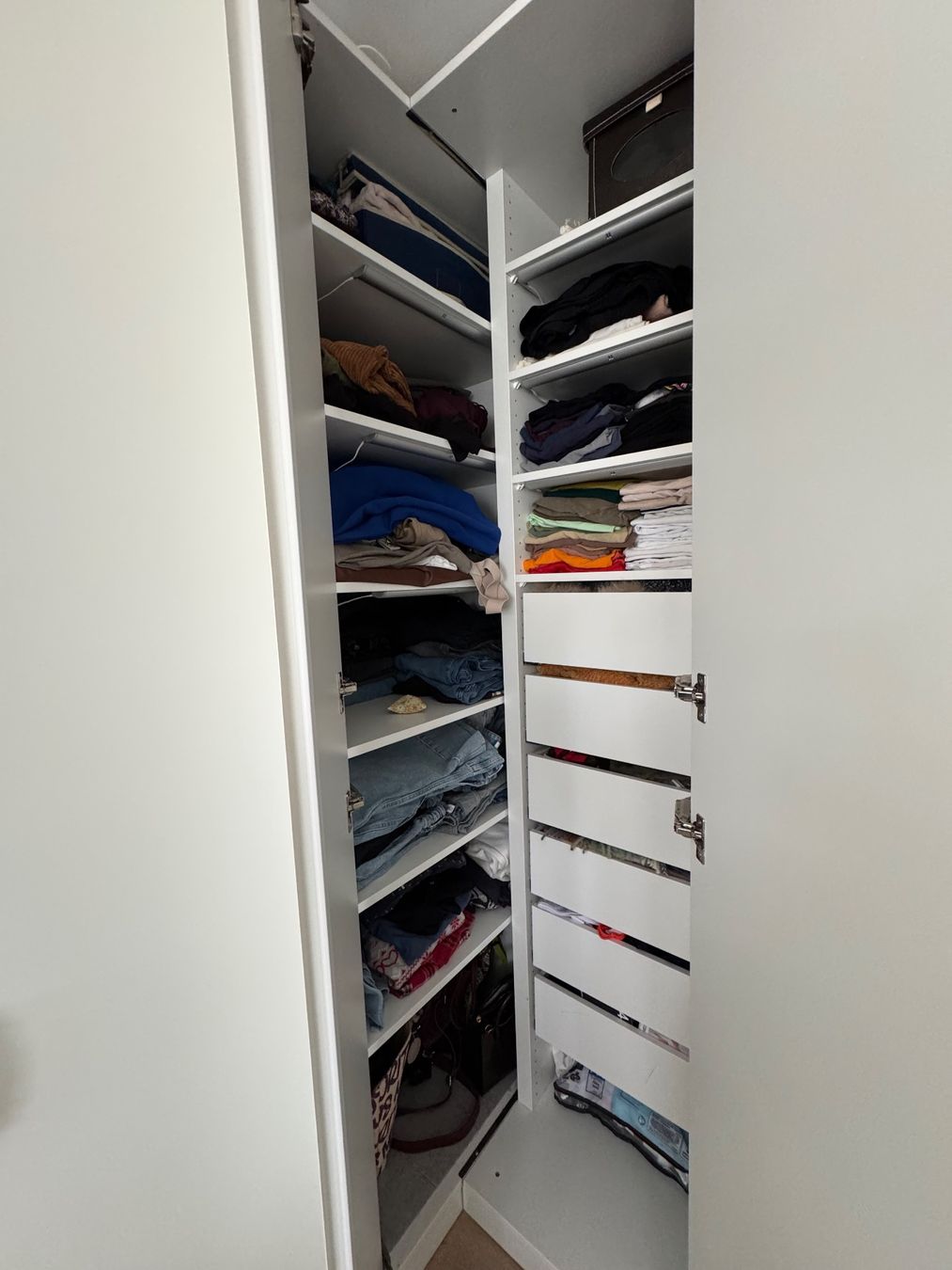 Ikea Armadi: Eckschrank mit Leuchte – Usato da Winterthur venduto da tam_52r2 2