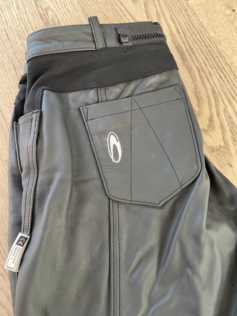 Completi & Tailleur: Motorrad Leder Kombi von Richa – Usato da Mettmenstetten venduto da plenaspei 3