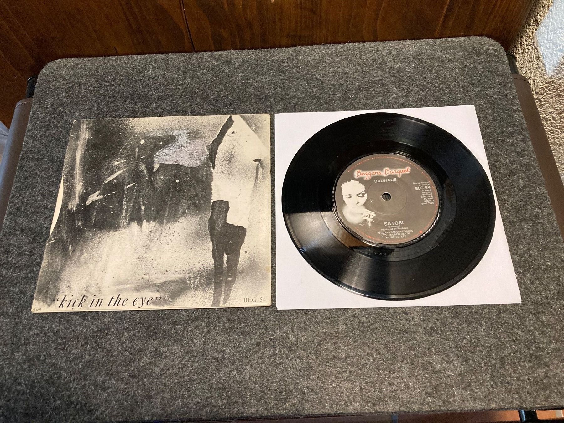 Vinyles: Bauhaus - Kick In The Eye (7") – D'occasion à Fribourg par Karushi 1
