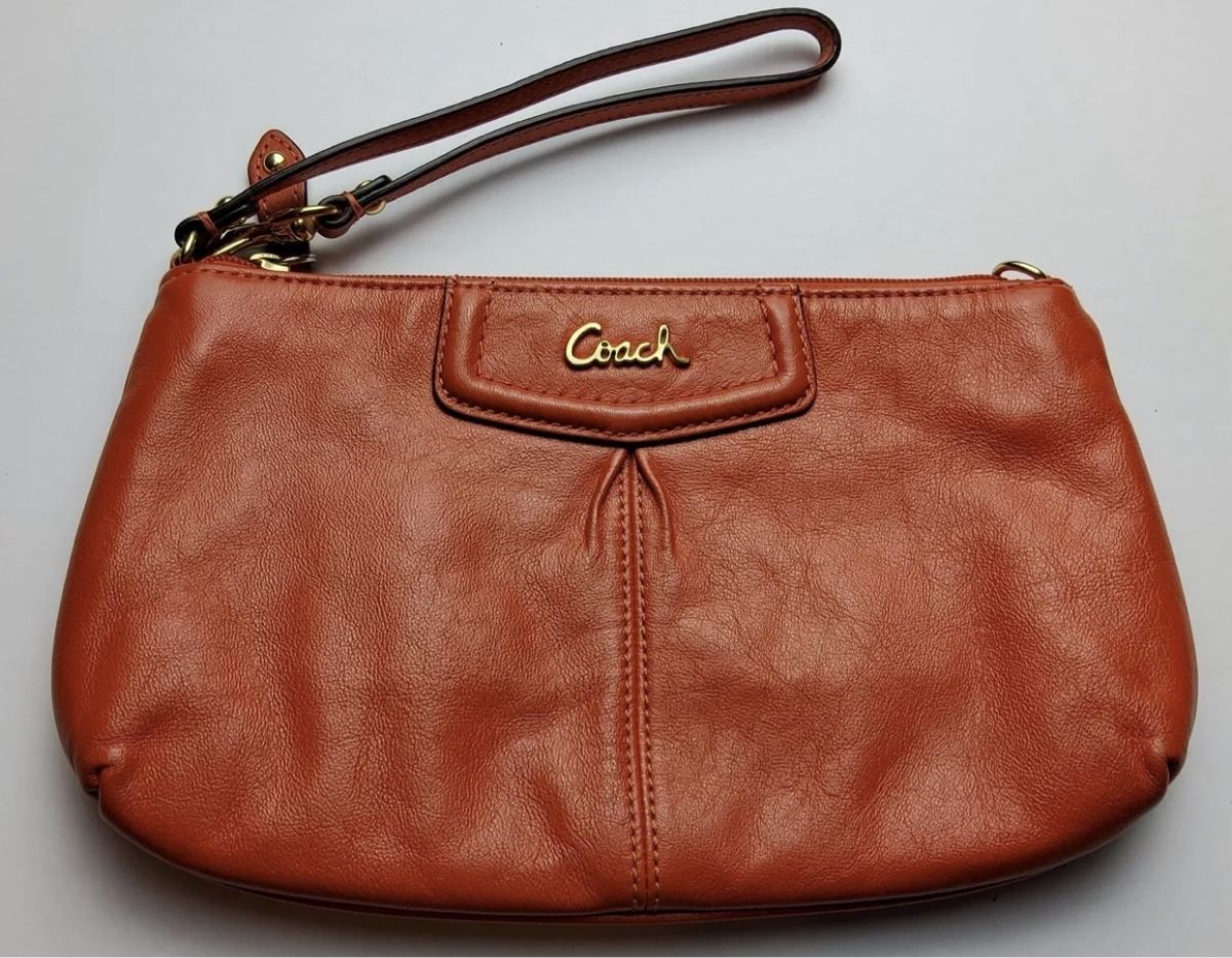 Taschen für Damen: Coach Tasche Baguette Wallet Wristlet – Gebraucht aus Küsnacht ZH von sabinamari