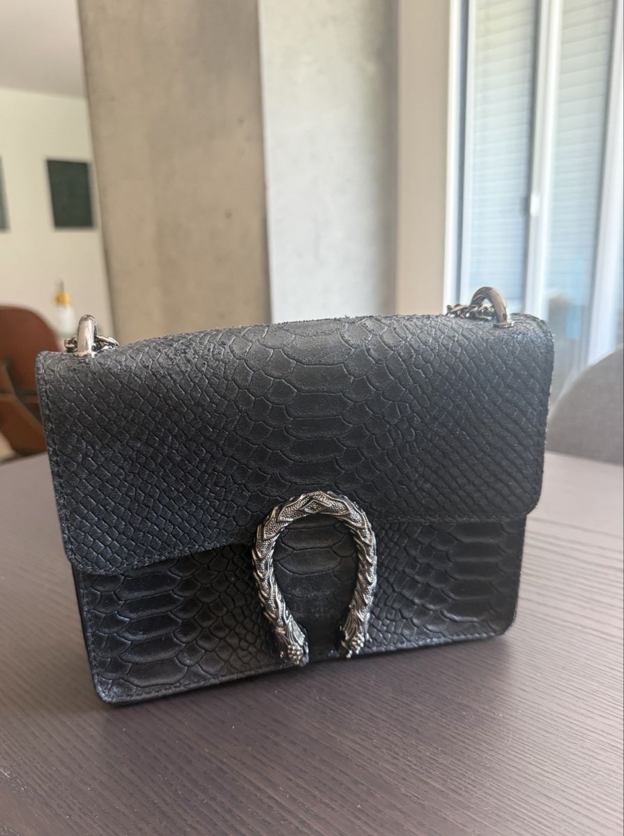 Taschen für Damen: Schwarze Umhängetasche Leder – Gebraucht aus Zürich von starbucks8