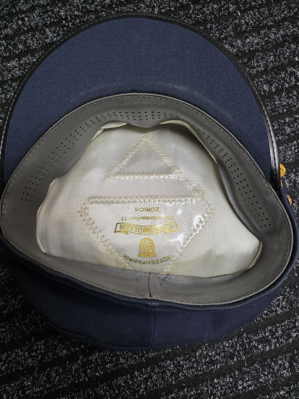 Swissair Uniformi: Piloten Mütze Swissair?? – Usato da Dorf venduto da Echo_Elements 2