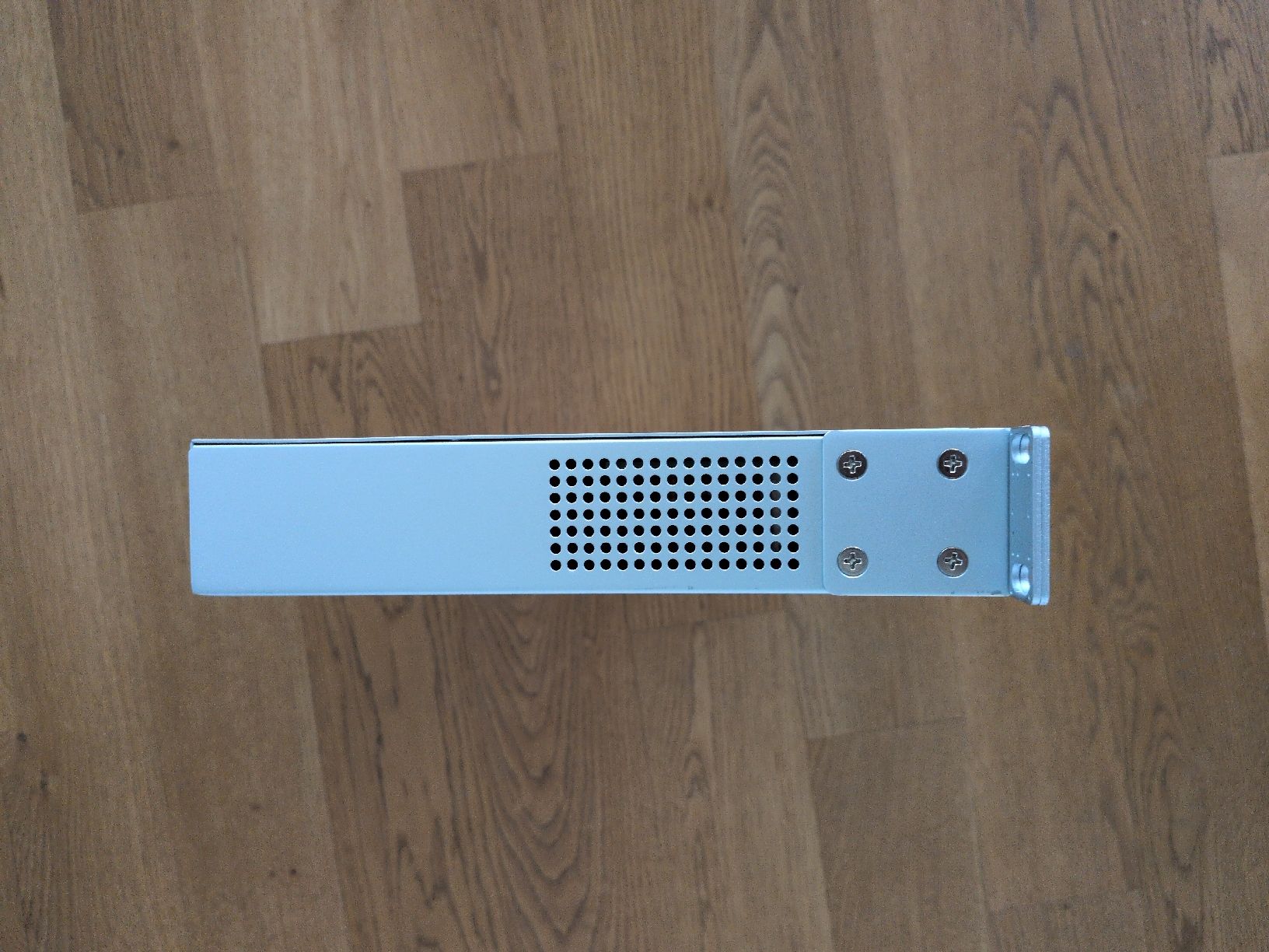 Interruttori: Ubiquiti UniFi Switch 24 Network Switch US-24 – Usato da Mörigen venduto da OffbeatWiring 5