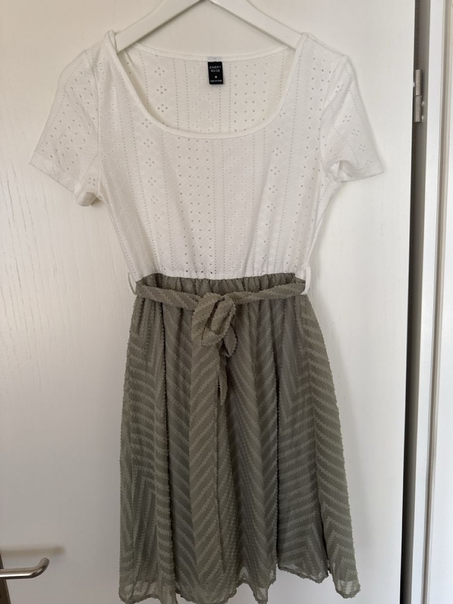 Vestiti: Sommerkleid Grösse M – Usato da Hunzenschwil venduto da mila012