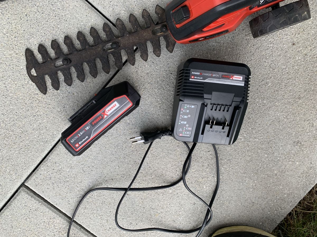 Einhell Tous les outils: Aku Einhell Schere für Sträucher  – D'occasion à Gebenstorf par casa11 2