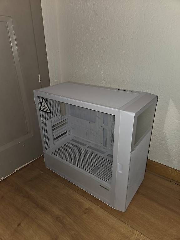 Gehäuse: PC case con display – Neu und originalverpackt aus Lugano von ami_dfn6